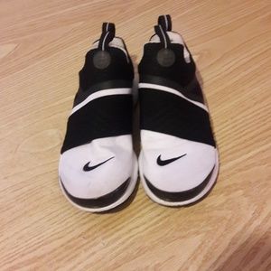 Nike slip on sneakers size 6 EUC
